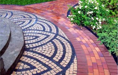 ИСПОЛЬЗОВАНИЕ ТРОТУАРНОЙ ПЛИТКИ И БРУСЧАТКИ